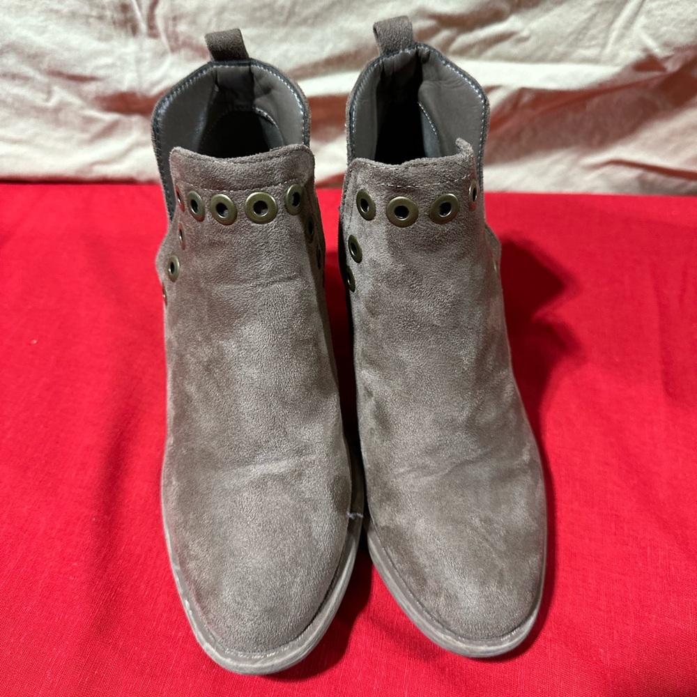 Betani Tan Ankle Boots with Grommet Detail Booties